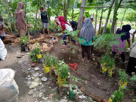 Hadapi Lomba Toga, Dasa Wisma Dingkikan Kerja Bakti